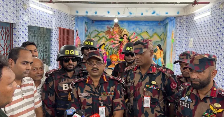 পূজামণ্ডপ পরিদর্শন করেছেন বিজিবি সদস্যরা